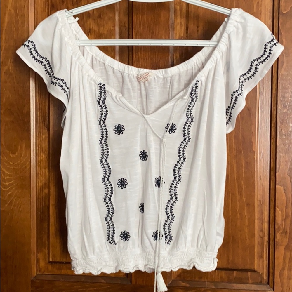 Off the shoulder tie up tee